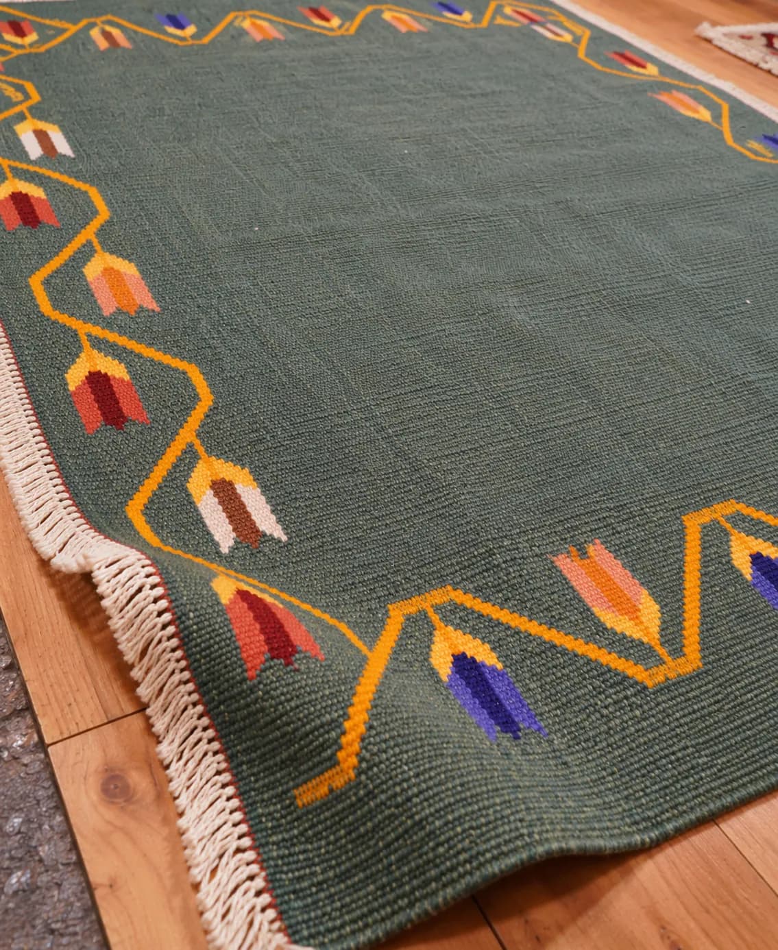Tribal / folk-inspired geometric Kilim ( Motif )