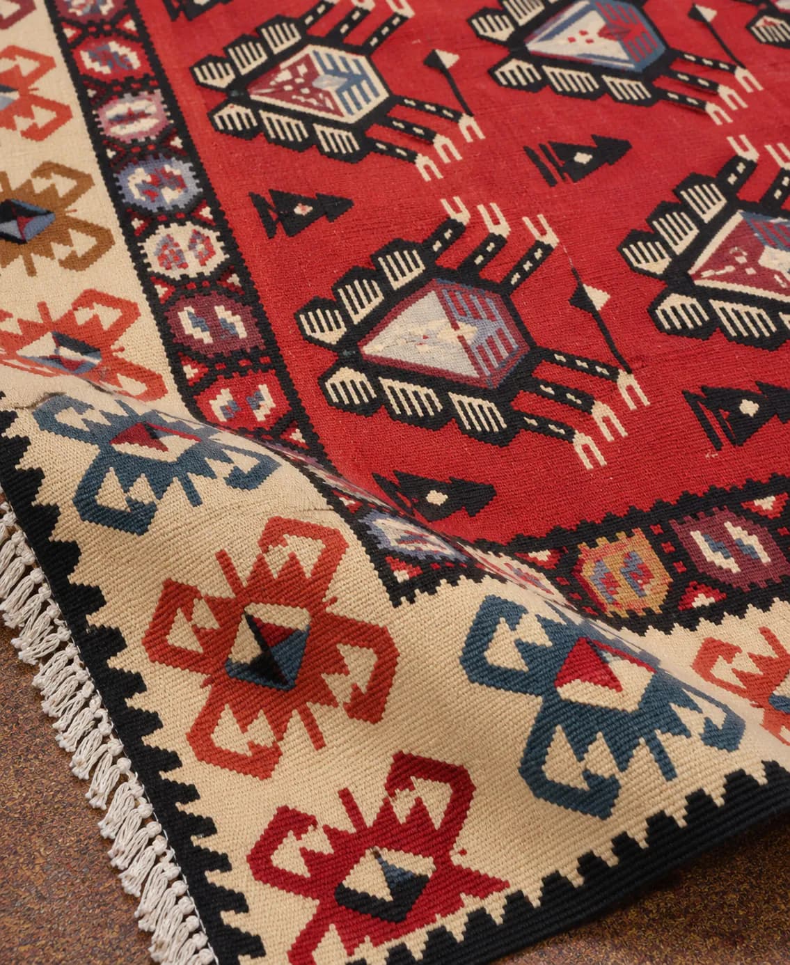 Tribal / folk-inspired geometric Kilim ( Motif )
